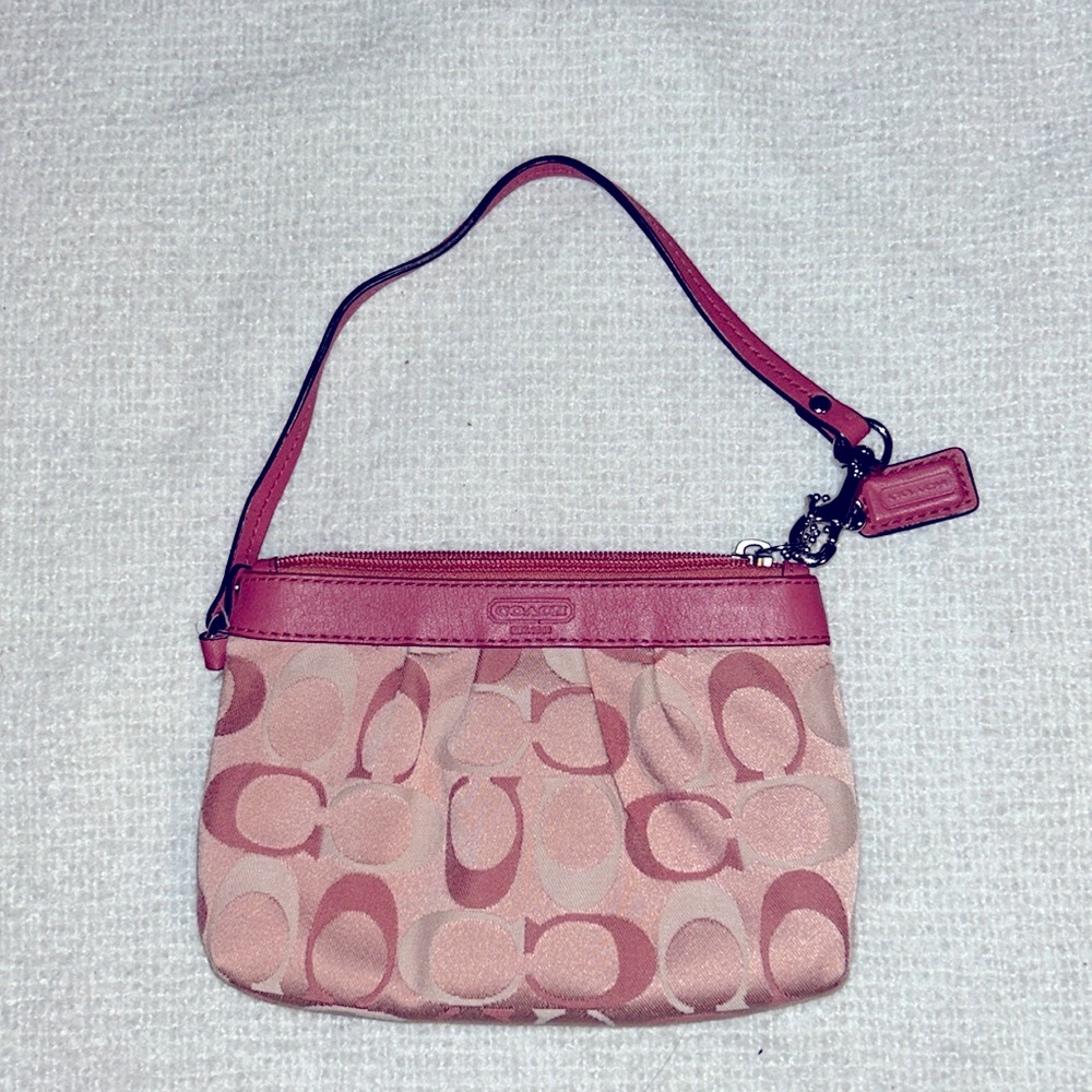 Coach Signature Opic Wristlet | Light Pink